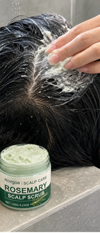 Masaje del exfoliante en el cuero cabelludo
